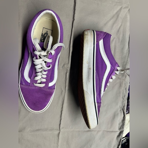 Vans - Picture 2 of 5